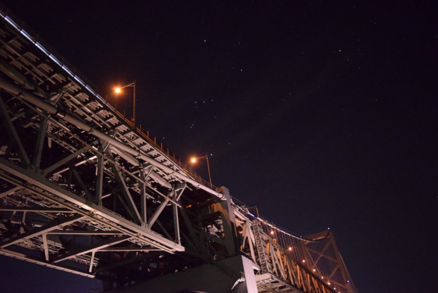 鳴門大橋の夜景と星空